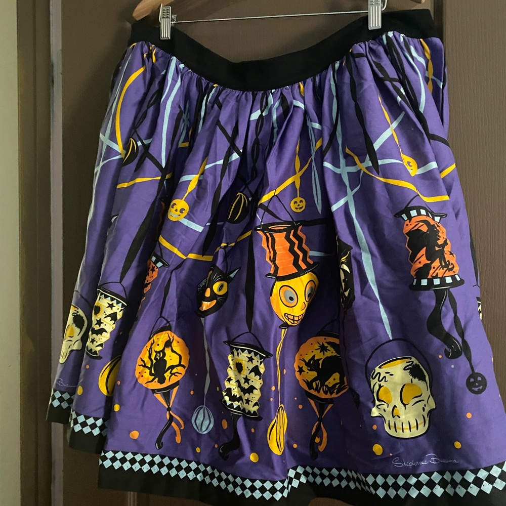 NWOT 4X PUG Halloween Lantern Skirt